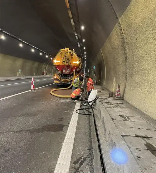 呼玛隧道排水渠清淤